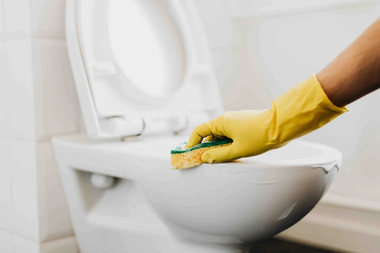 5 Easy Bathroom Cleaning Hacks
